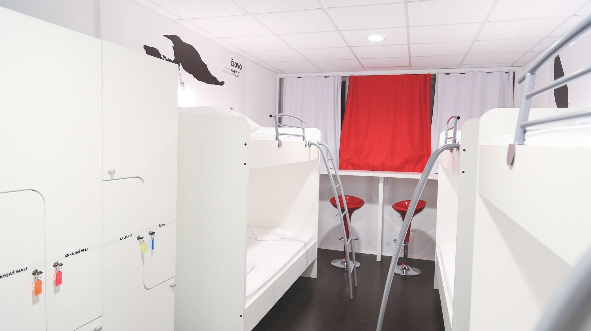 Design Hostel 101 Dalmatinac สปลิท ภายนอก รูปภาพ